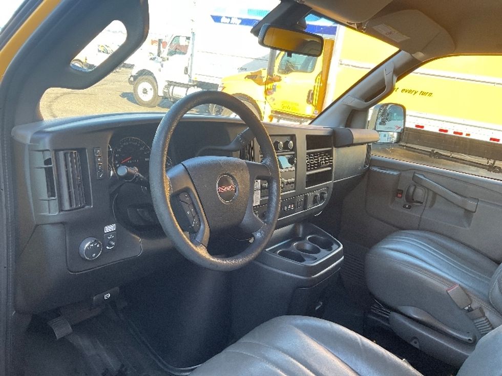Light Duty Box Truck-Light and Medium Duty Trucks-GMC-2021-Savana G33503-Tacoma-WA-105,523\n\t\tmiles-$ 27,000 - Image 16