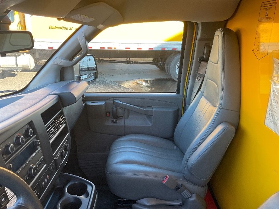 Light Duty Box Truck-Light and Medium Duty Trucks-GMC-2021-Savana G33503-Tacoma-WA-105,523\n\t\tmiles-$ 27,000 - Image 18