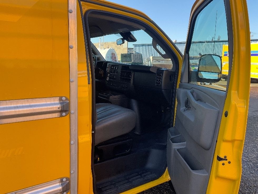 Light Duty Box Truck-Light and Medium Duty Trucks-GMC-2021-Savana G33503-Tacoma-WA-105,523\n\t\tmiles-$ 27,000 - Image 19