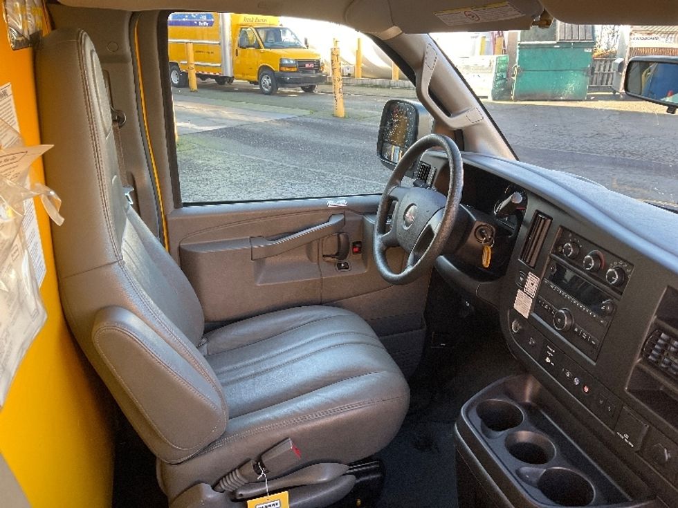 Light Duty Box Truck-Light and Medium Duty Trucks-GMC-2021-Savana G33503-Tacoma-WA-105,523\n\t\tmiles-$ 27,000 - Image 21