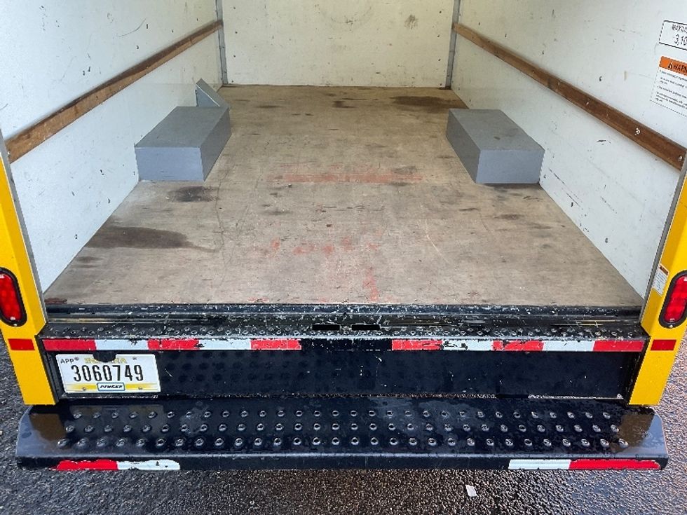 Light Duty Box Truck-Light and Medium Duty Trucks-GMC-2021-Savana G33503-Tacoma-WA-105,523\n\t\tmiles-$ 27,000 - Image 9