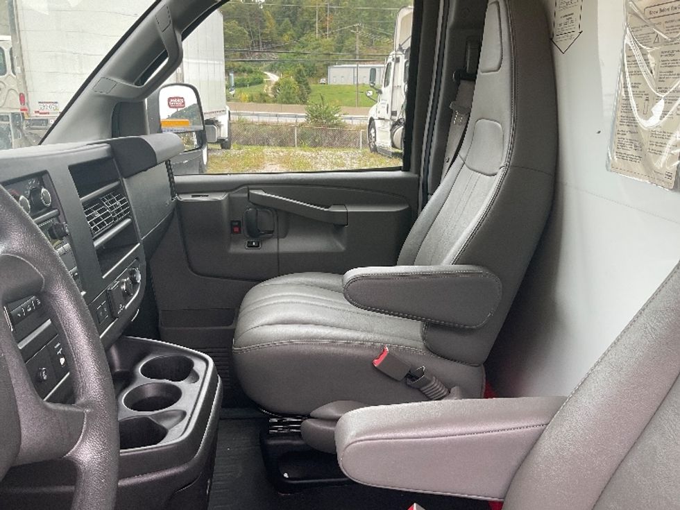Light Duty Box Truck-Light and Medium Duty Trucks-GMC-2021-Savana G33503-Tacoma-WA-115,114\n\t\tmiles-$ 28,000 - Image 18