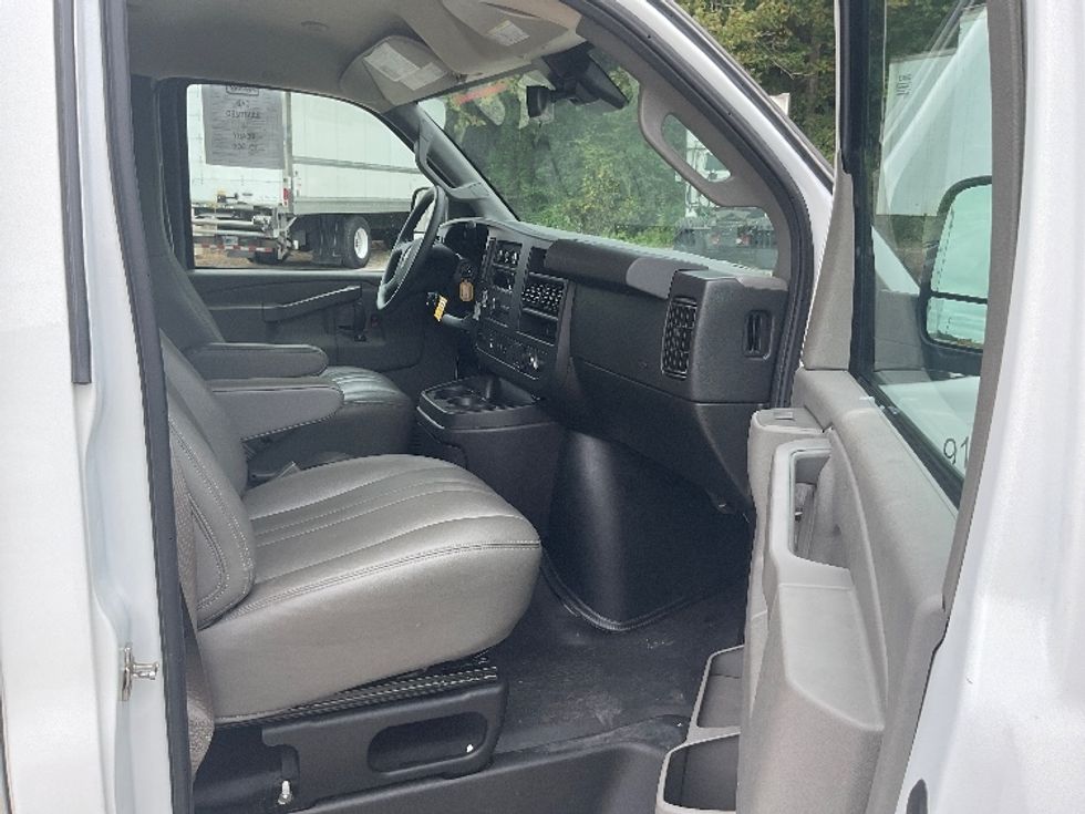 Light Duty Box Truck-Light and Medium Duty Trucks-GMC-2021-Savana G33503-Tacoma-WA-115,114\n\t\tmiles-$ 28,000 - Image 19