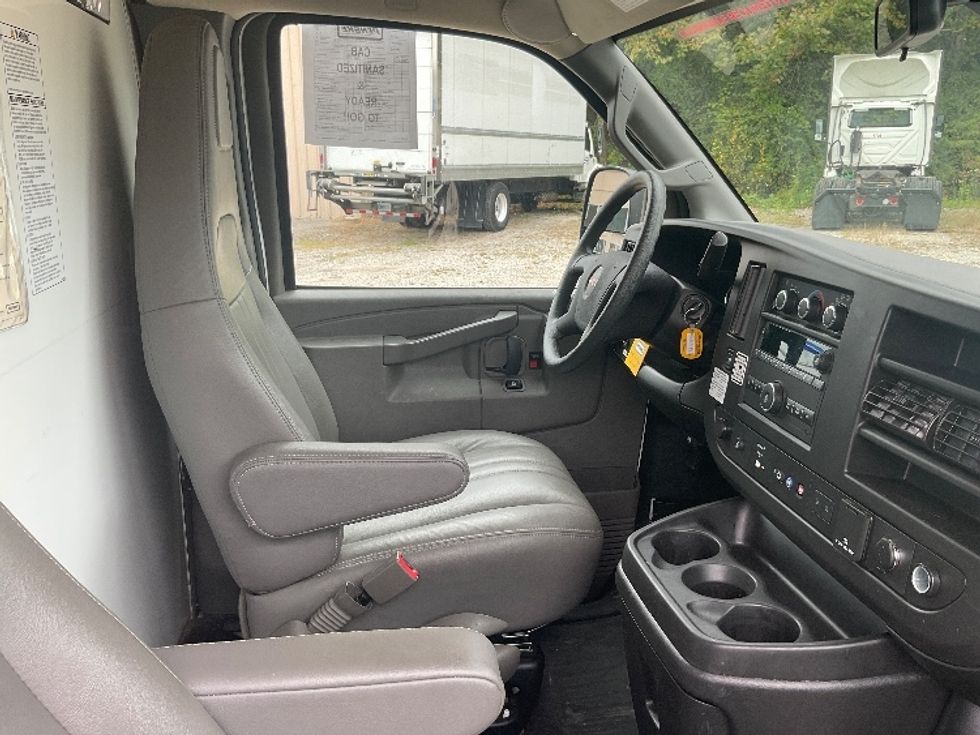 Light Duty Box Truck-Light and Medium Duty Trucks-GMC-2021-Savana G33503-Tacoma-WA-115,114\n\t\tmiles-$ 28,000 - Image 21