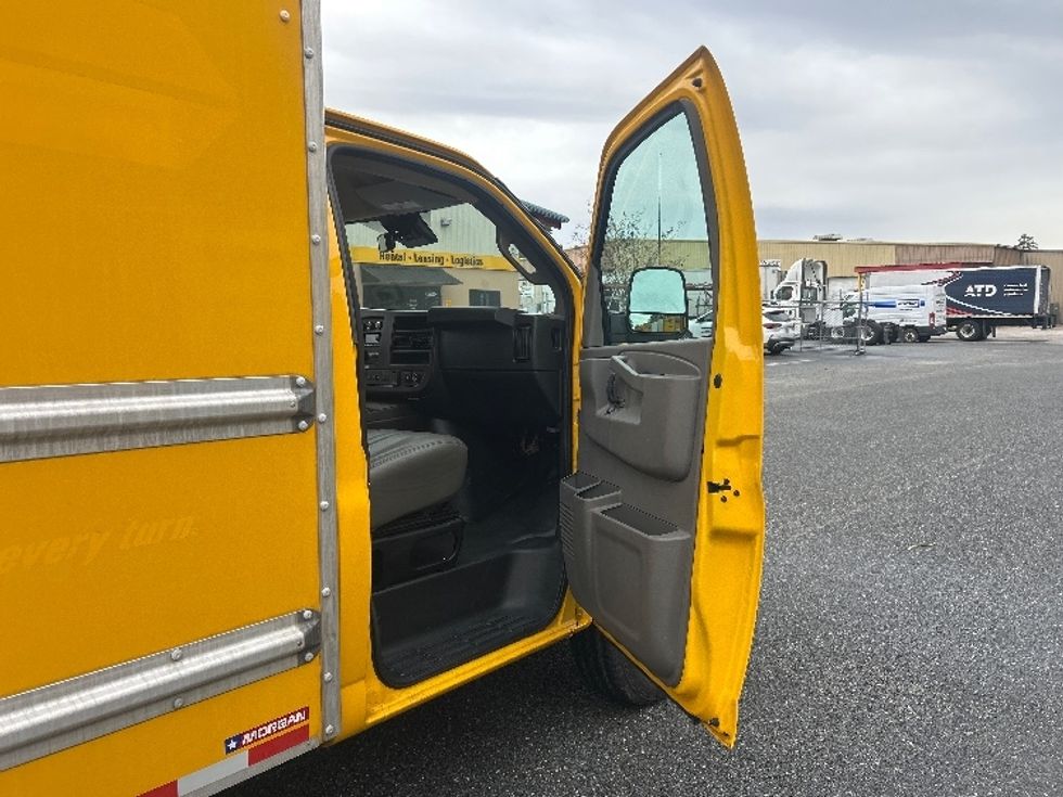 Light Duty Box Truck-Light and Medium Duty Trucks-GMC-2021-Savana G33503-Tallahassee-FL-99,148\n\t\tmiles-$ 27,750 - Image 20