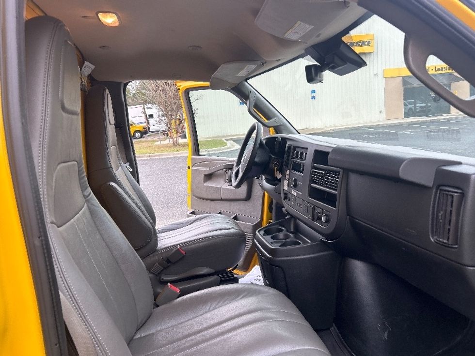 Light Duty Box Truck-Light and Medium Duty Trucks-GMC-2021-Savana G33503-Tallahassee-FL-99,148\n\t\tmiles-$ 27,750 - Image 22