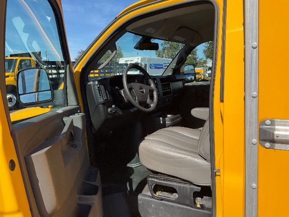 Light Duty Box Truck-Light and Medium Duty Trucks-GMC-2021-Savana G33503-Tampa-FL-111,913\n\t\tmiles-$ 25,500 - Image 16