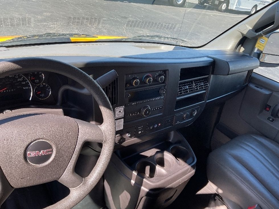 Light Duty Box Truck-Light and Medium Duty Trucks-GMC-2021-Savana G33503-Tampa-FL-111,913\n\t\tmiles-$ 25,500 - Image 17