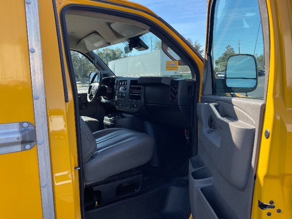 Light Duty Box Truck-Light and Medium Duty Trucks-GMC-2021-Savana G33503-Tampa-FL-111,913\n\t\tmiles-$ 25,500 - Image 19