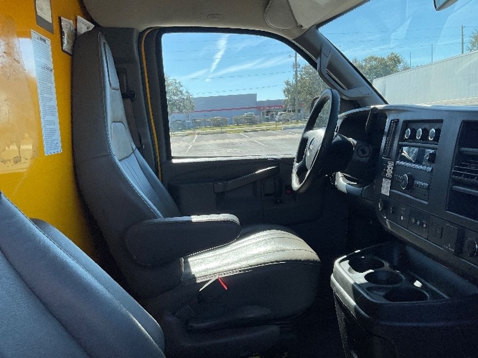 Light Duty Box Truck-Light and Medium Duty Trucks-GMC-2021-Savana G33503-Tampa-FL-111,913\n\t\tmiles-$ 25,500 - Image 21