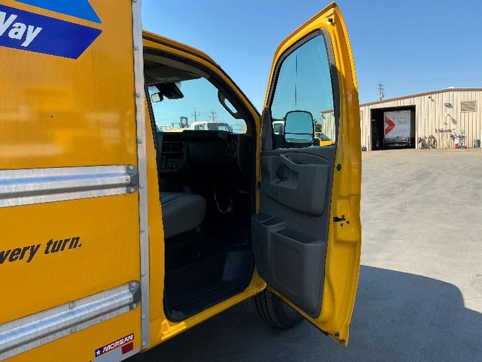 Light Duty Box Truck-Light and Medium Duty Trucks-GMC-2021-Savana G33503-Tempe-AZ-114,266\n\t\tmiles-$ 25,250 - Image 19