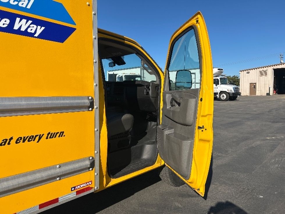 Light Duty Box Truck-Light and Medium Duty Trucks-GMC-2021-Savana G33503-Torrance-CA-100,120\n\t\tmiles-$ 27,500 - Image 20