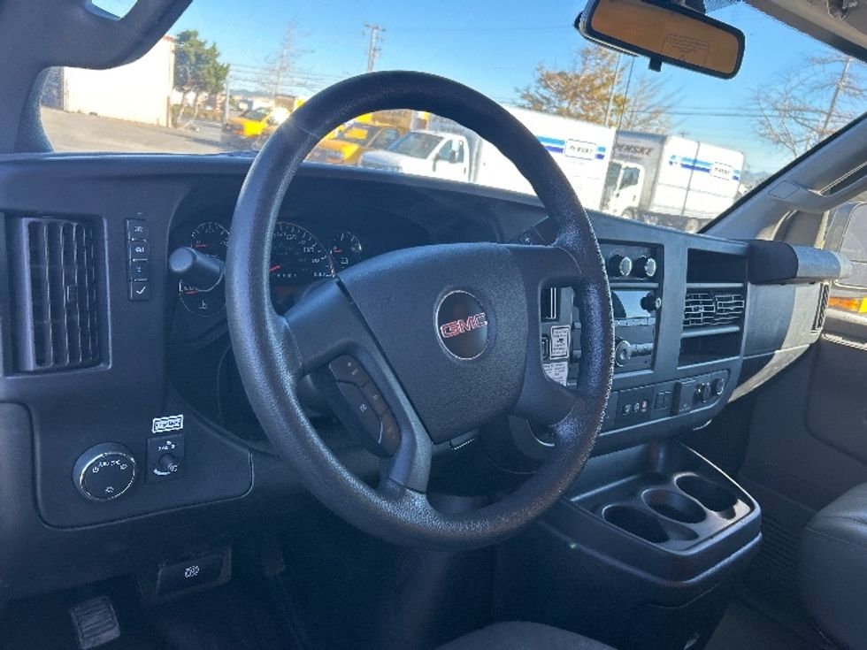 Light Duty Box Truck-Light and Medium Duty Trucks-GMC-2021-Savana G33503-Torrance-CA-101,120\n\t\tmiles-$ 22,000 - Image 15
