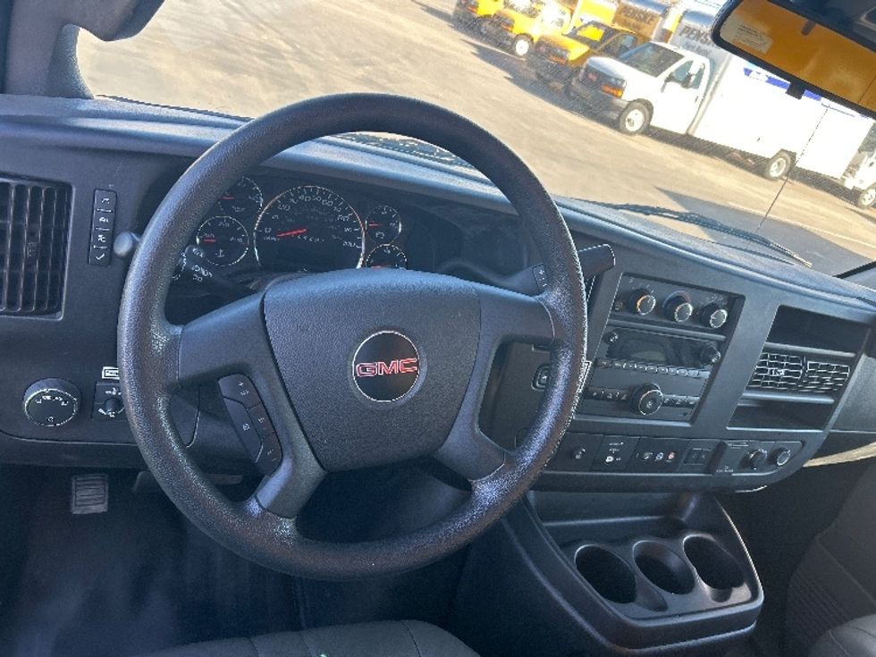 Light Duty Box Truck-Light and Medium Duty Trucks-GMC-2021-Savana G33503-Torrance-CA-101,120\n\t\tmiles-$ 22,000 - Image 16