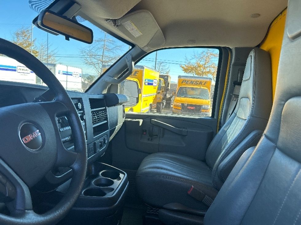 Light Duty Box Truck-Light and Medium Duty Trucks-GMC-2021-Savana G33503-Torrance-CA-101,120\n\t\tmiles-$ 22,000 - Image 17