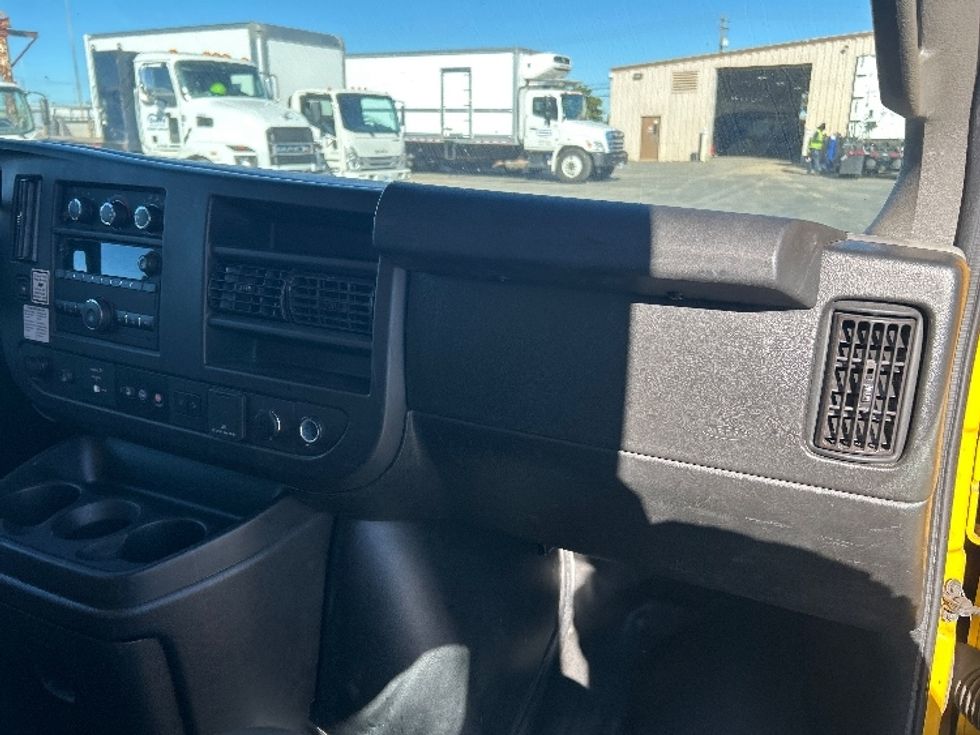 Light Duty Box Truck-Light and Medium Duty Trucks-GMC-2021-Savana G33503-Torrance-CA-101,120\n\t\tmiles-$ 22,000 - Image 18