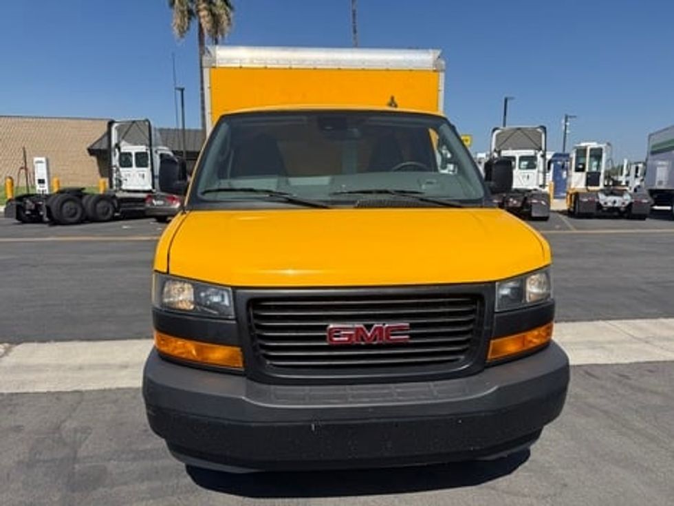 Light Duty Box Truck-Light and Medium Duty Trucks-GMC-2021-Savana G33503-Torrance-CA-101,120\n\t\tmiles-$ 22,000 - Image 2