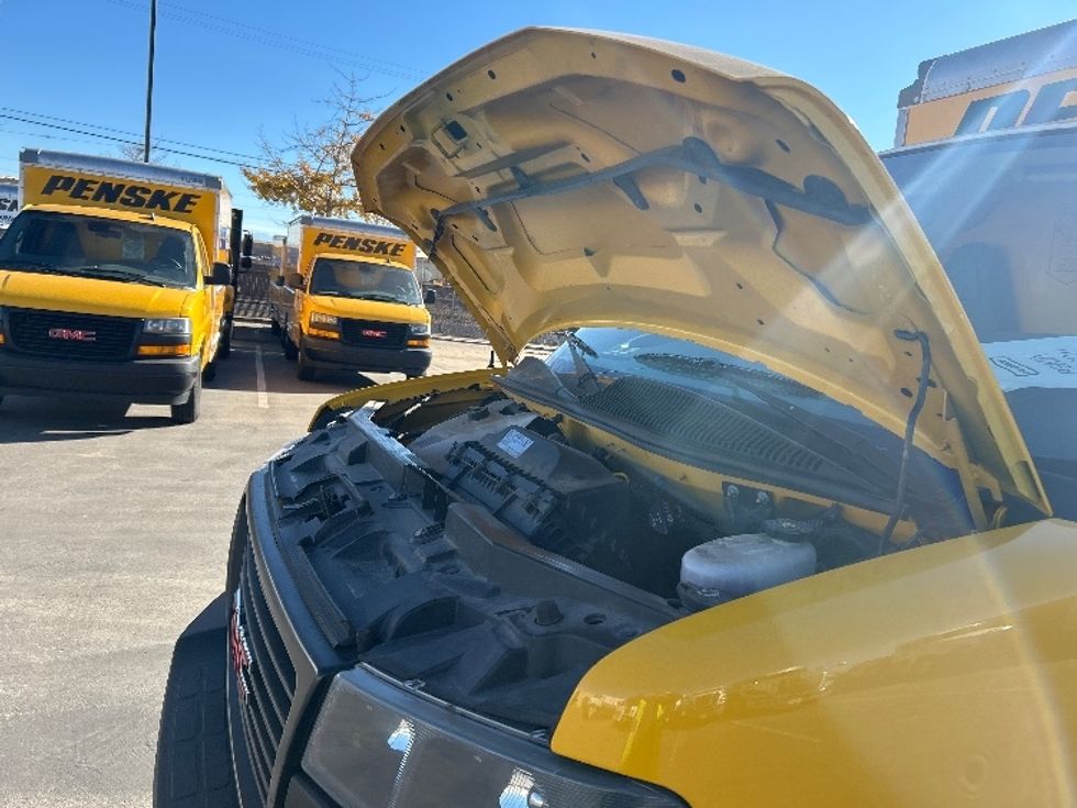Light Duty Box Truck-Light and Medium Duty Trucks-GMC-2021-Savana G33503-Torrance-CA-101,120\n\t\tmiles-$ 22,000 - Image 21