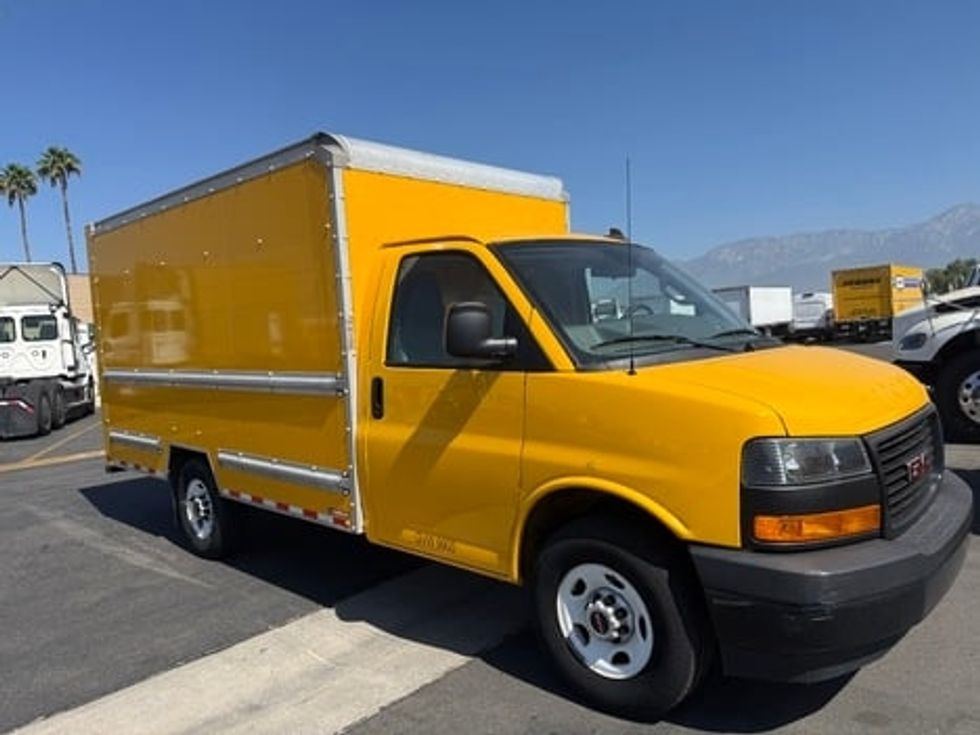 Light Duty Box Truck-Light and Medium Duty Trucks-GMC-2021-Savana G33503-Torrance-CA-101,120\n\t\tmiles-$ 22,000 - Image 3