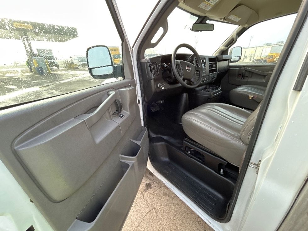 Light Duty Box Truck-Light and Medium Duty Trucks-GMC-2021-Savana G33503-Torrance-CA-101,663\n\t\tmiles-$ 30,000 - Image 16