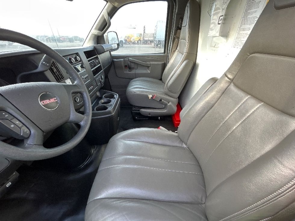 Light Duty Box Truck-Light and Medium Duty Trucks-GMC-2021-Savana G33503-Torrance-CA-101,663\n\t\tmiles-$ 30,000 - Image 19