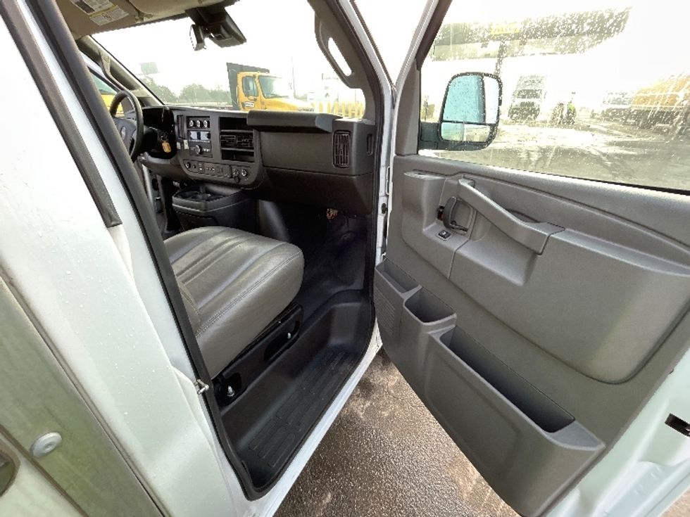 Light Duty Box Truck-Light and Medium Duty Trucks-GMC-2021-Savana G33503-Torrance-CA-101,663\n\t\tmiles-$ 30,000 - Image 20