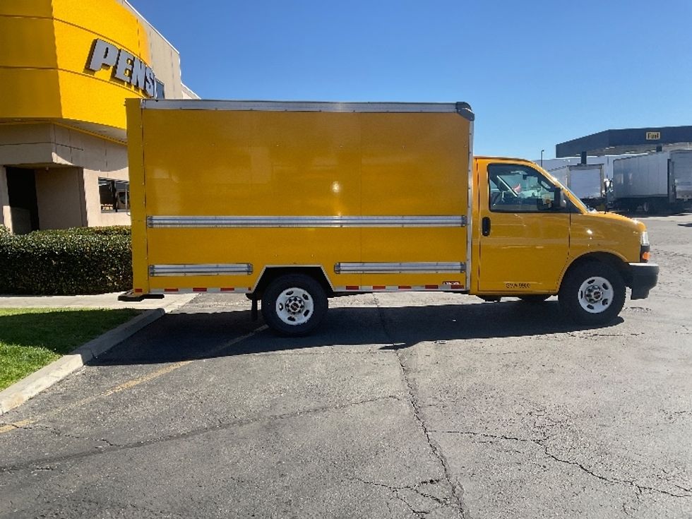 Light Duty Box Truck-Light and Medium Duty Trucks-GMC-2021-Savana G33503-Torrance-CA-105,578\n\t\tmiles-$ 27,000 - Image 15