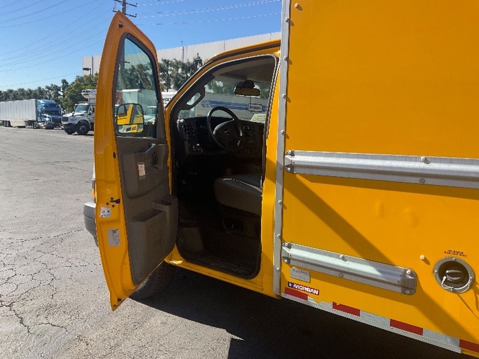 Light Duty Box Truck-Light and Medium Duty Trucks-GMC-2021-Savana G33503-Torrance-CA-105,578\n\t\tmiles-$ 27,000 - Image 16