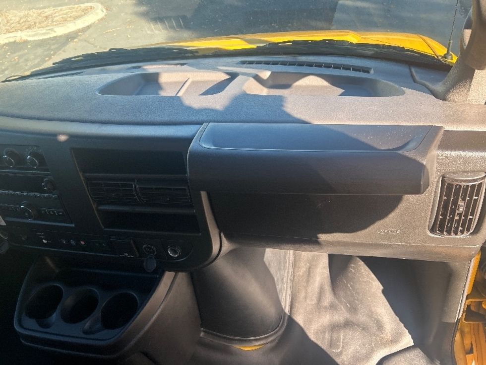 Light Duty Box Truck-Light and Medium Duty Trucks-GMC-2021-Savana G33503-Torrance-CA-105,578\n\t\tmiles-$ 27,000 - Image 21