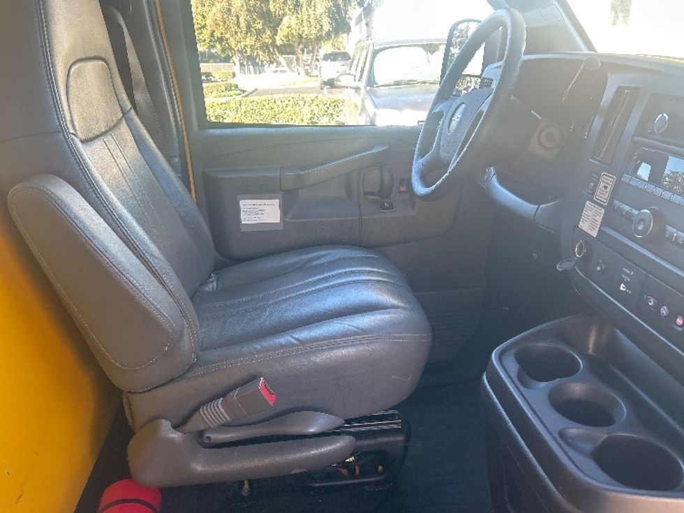 Light Duty Box Truck-Light and Medium Duty Trucks-GMC-2021-Savana G33503-Torrance-CA-105,578\n\t\tmiles-$ 27,000 - Image 22