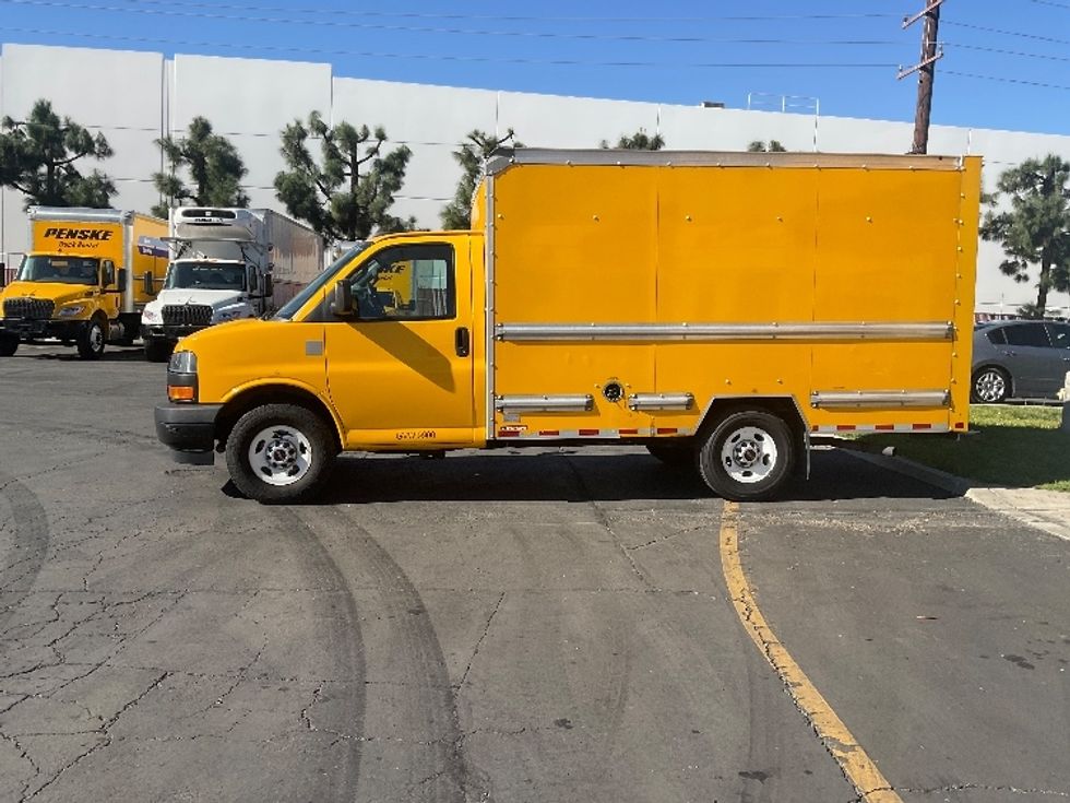 Light Duty Box Truck-Light and Medium Duty Trucks-GMC-2021-Savana G33503-Torrance-CA-105,578\n\t\tmiles-$ 27,000 - Image 4