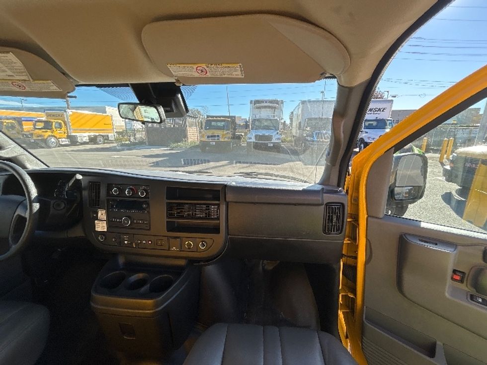 Light Duty Box Truck-Light and Medium Duty Trucks-GMC-2021-Savana G33503-Torrance-CA-106,207\n\t\tmiles-$ 26,750 - Image 19