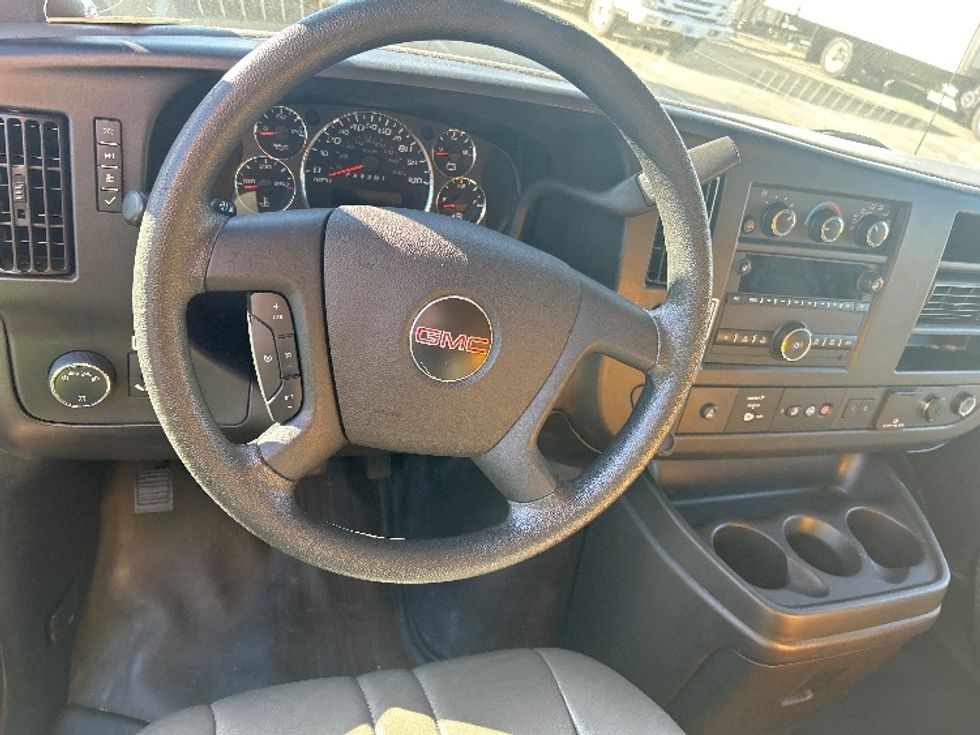 Light Duty Box Truck-Light and Medium Duty Trucks-GMC-2021-Savana G33503-Torrance-CA-109,125\n\t\tmiles-$ 26,500 - Image 18