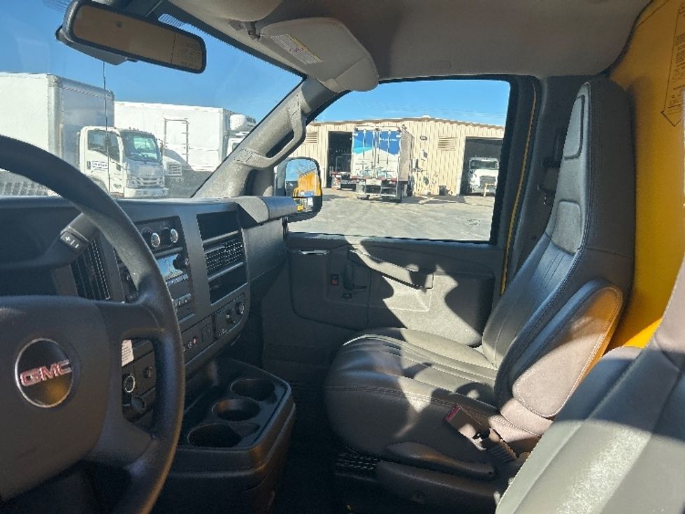 Light Duty Box Truck-Light and Medium Duty Trucks-GMC-2021-Savana G33503-Torrance-CA-109,125\n\t\tmiles-$ 26,500 - Image 19