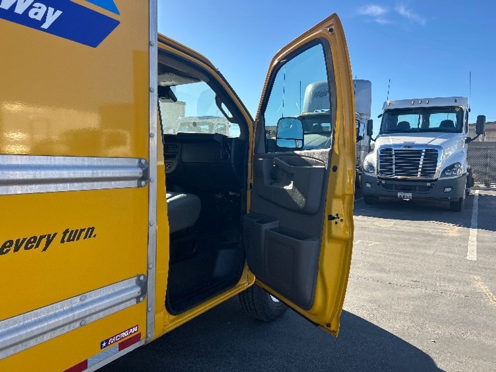 Light Duty Box Truck-Light and Medium Duty Trucks-GMC-2021-Savana G33503-Torrance-CA-109,125\n\t\tmiles-$ 26,500 - Image 20