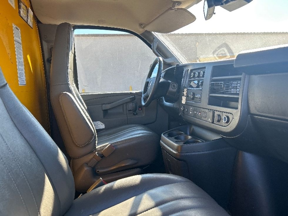 Light Duty Box Truck-Light and Medium Duty Trucks-GMC-2021-Savana G33503-Torrance-CA-109,125\n\t\tmiles-$ 26,500 - Image 22