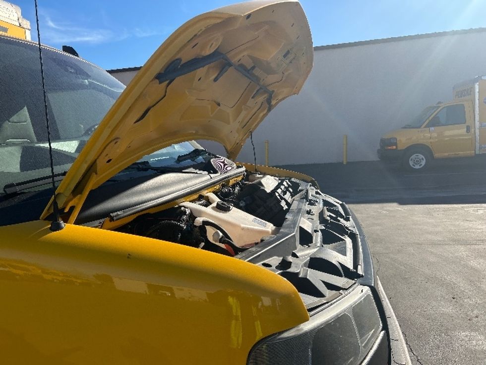 Light Duty Box Truck-Light and Medium Duty Trucks-GMC-2021-Savana G33503-Torrance-CA-109,125\n\t\tmiles-$ 26,500 - Image 23