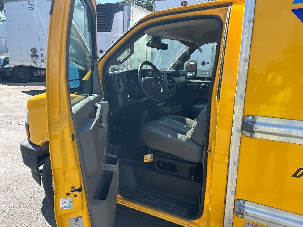 Light Duty Box Truck-Light and Medium Duty Trucks-GMC-2021-Savana G33503-Torrance-CA-110,440\n\t\tmiles-$ 25,500 - Image 15