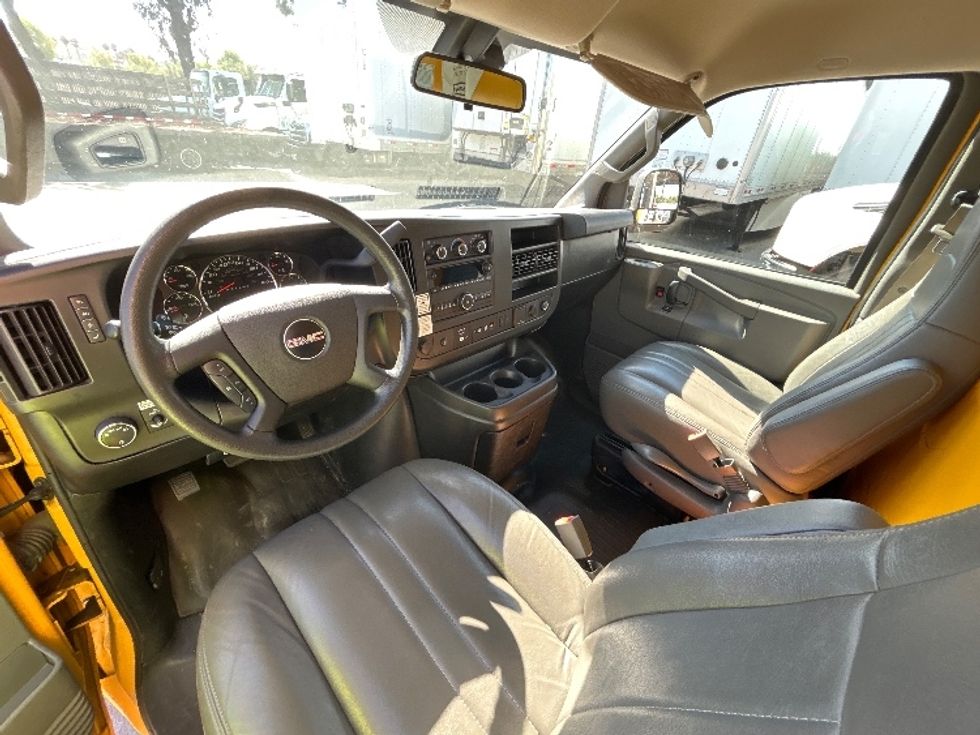 Light Duty Box Truck-Light and Medium Duty Trucks-GMC-2021-Savana G33503-Torrance-CA-110,440\n\t\tmiles-$ 25,500 - Image 16