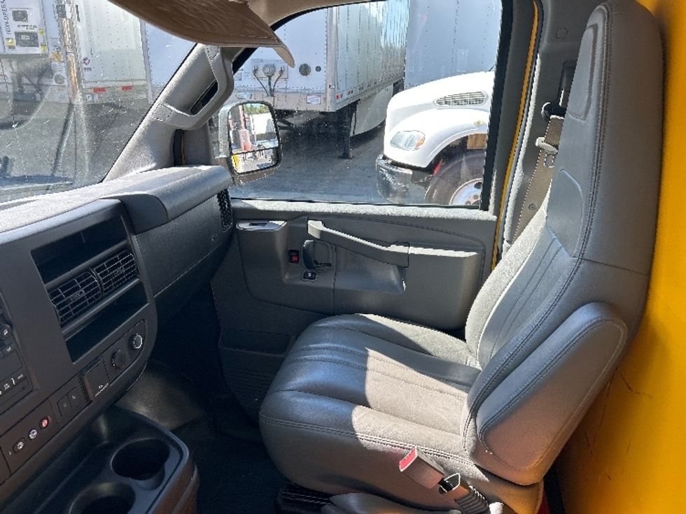 Light Duty Box Truck-Light and Medium Duty Trucks-GMC-2021-Savana G33503-Torrance-CA-110,440\n\t\tmiles-$ 25,500 - Image 18