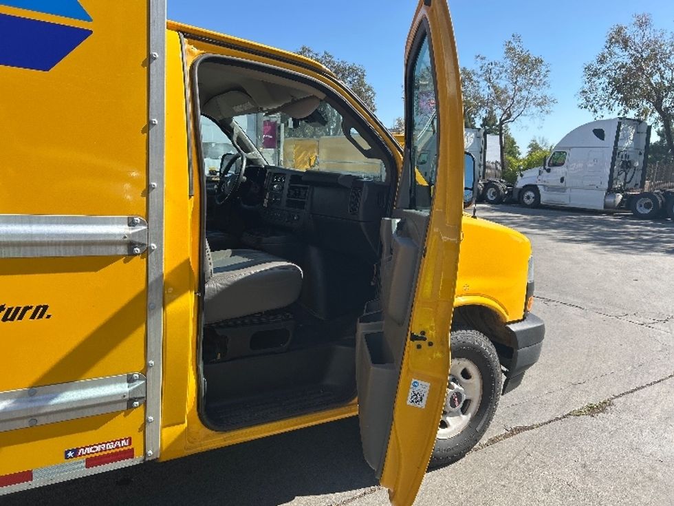 Light Duty Box Truck-Light and Medium Duty Trucks-GMC-2021-Savana G33503-Torrance-CA-110,440\n\t\tmiles-$ 25,500 - Image 19