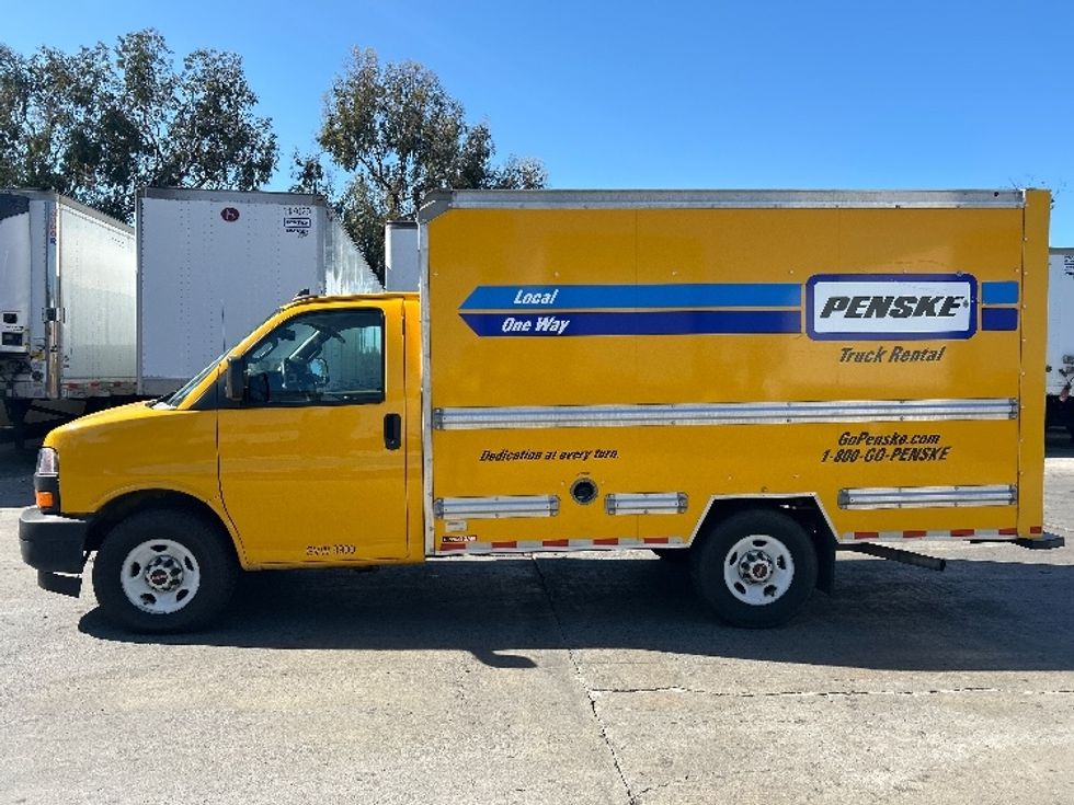Light Duty Box Truck-Light and Medium Duty Trucks-GMC-2021-Savana G33503-Torrance-CA-110,440\n\t\tmiles-$ 25,500 - Image 4