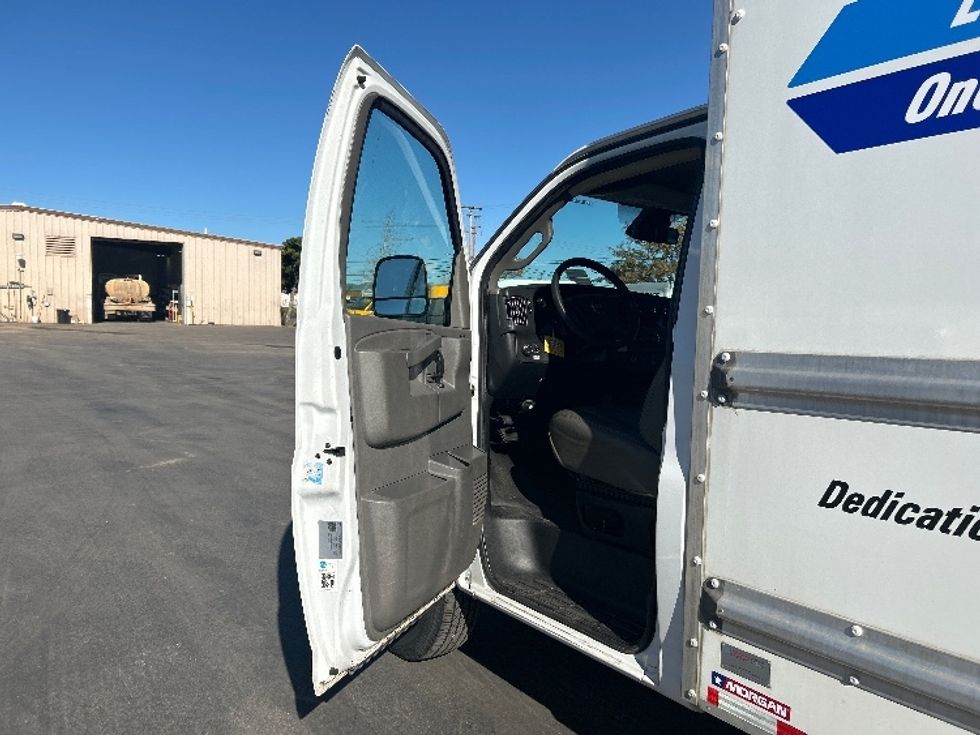 Light Duty Box Truck-Light and Medium Duty Trucks-GMC-2021-Savana G33503-Torrance-CA-114,100\n\t\tmiles-$ 28,500 - Image 16