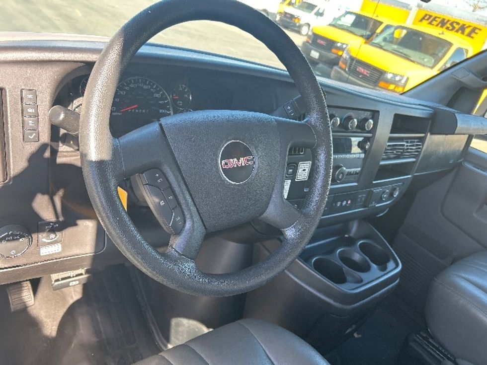 Light Duty Box Truck-Light and Medium Duty Trucks-GMC-2021-Savana G33503-Torrance-CA-114,100\n\t\tmiles-$ 28,500 - Image 17