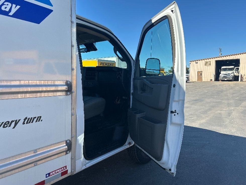 Light Duty Box Truck-Light and Medium Duty Trucks-GMC-2021-Savana G33503-Torrance-CA-114,100\n\t\tmiles-$ 28,500 - Image 20