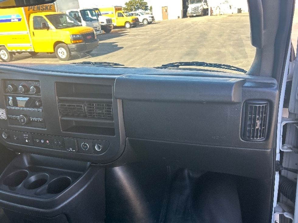 Light Duty Box Truck-Light and Medium Duty Trucks-GMC-2021-Savana G33503-Torrance-CA-114,100\n\t\tmiles-$ 28,500 - Image 21