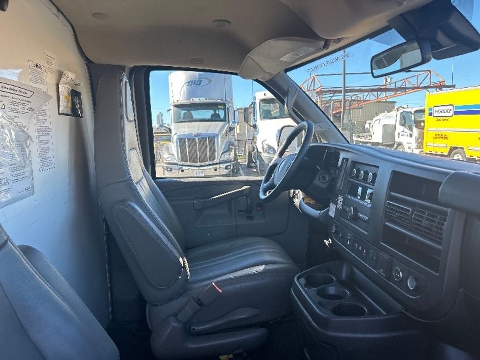 Light Duty Box Truck-Light and Medium Duty Trucks-GMC-2021-Savana G33503-Torrance-CA-114,100\n\t\tmiles-$ 28,500 - Image 22