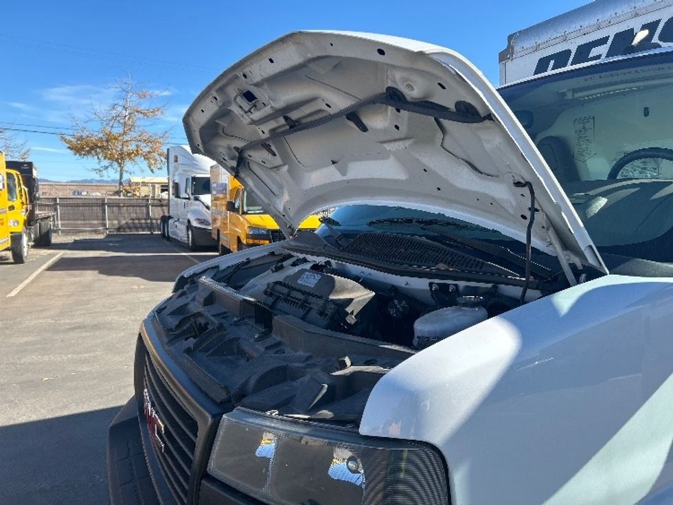 Light Duty Box Truck-Light and Medium Duty Trucks-GMC-2021-Savana G33503-Torrance-CA-114,100\n\t\tmiles-$ 28,500 - Image 24