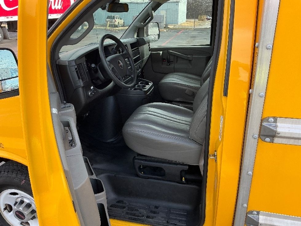 Light Duty Box Truck-Light and Medium Duty Trucks-GMC-2021-Savana G33503-Tulsa-OK-113,544\n\t\tmiles-$ 24,750 - Image 17