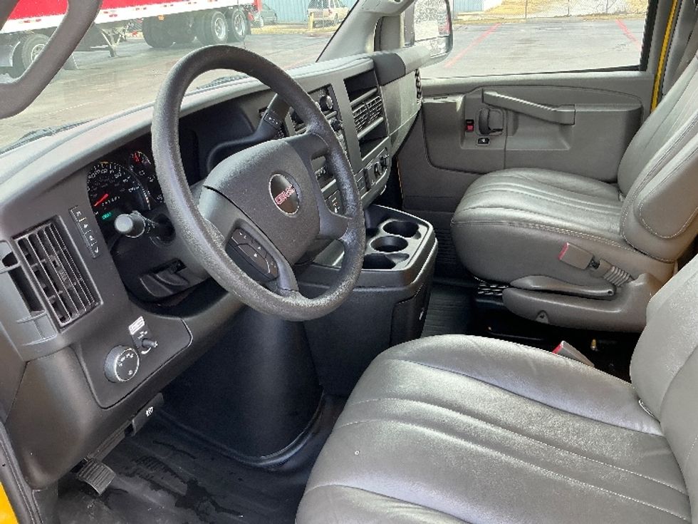 Light Duty Box Truck-Light and Medium Duty Trucks-GMC-2021-Savana G33503-Tulsa-OK-113,544\n\t\tmiles-$ 24,750 - Image 18